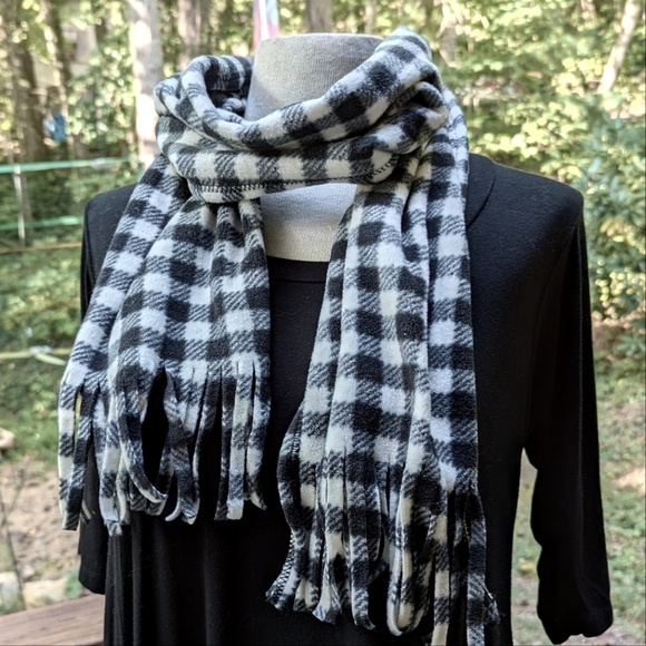 Soft Fleece Plaid Scarf Black and White with Fringe - Picture 2 of 5